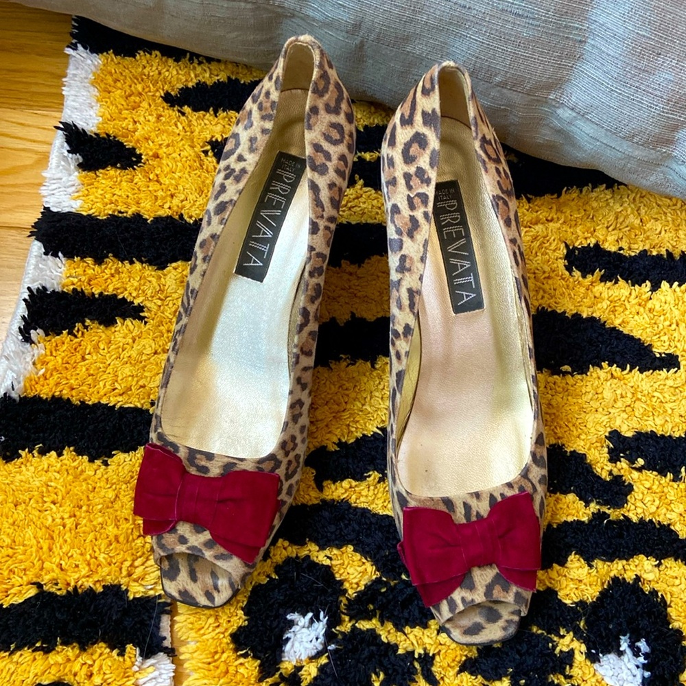 NARROW! Italian leopard print/wine red suede wedges